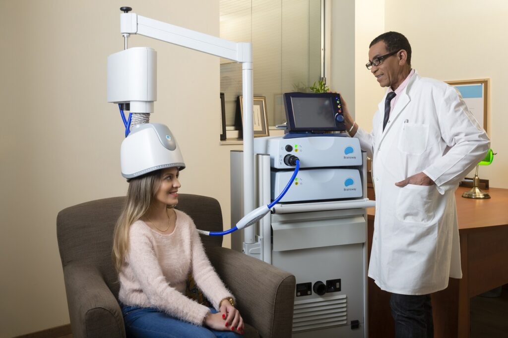 La estimulación magnética transcraneal (EMT) es una de las terapias de vanguardia más utilizada