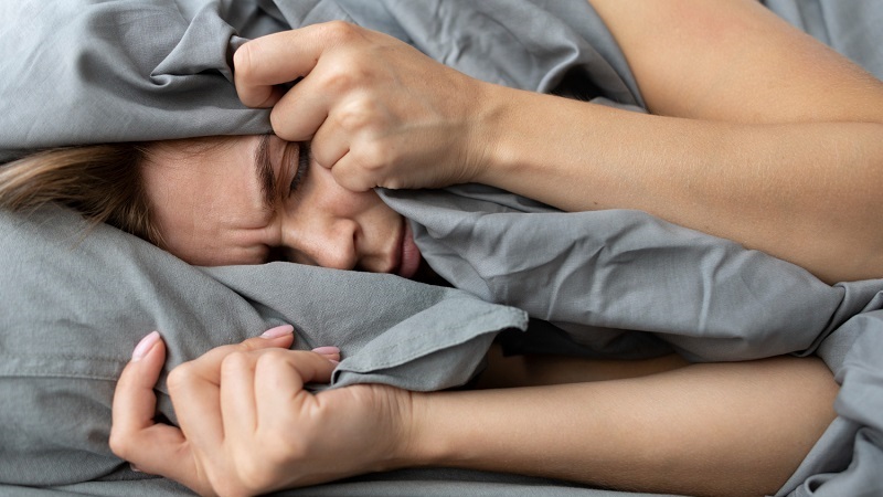 Mujer con el síndrome de abstinencia