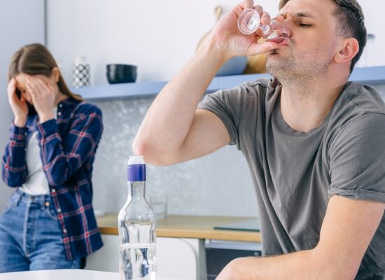Alcohólico con síndrome de abstinencia al alcohol