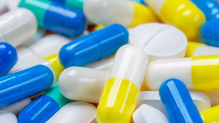 Diferentes medicamentos utilizados para el tratamiento médico del alcoholismo.